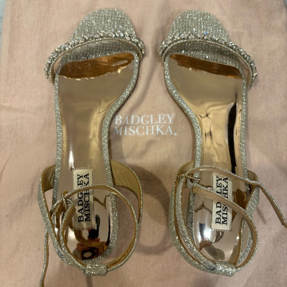 Badgley Mischa Platinum Chunky Heel Sandal - Size 8 - Picture 4 of 6